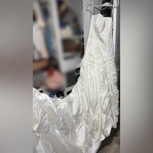 David's Bridal White Wedding Dress